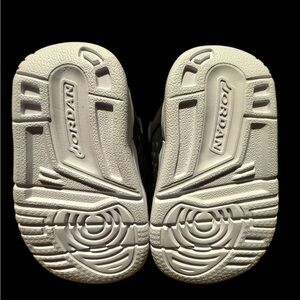 Jordan Kids Sneakers in Black and Cream